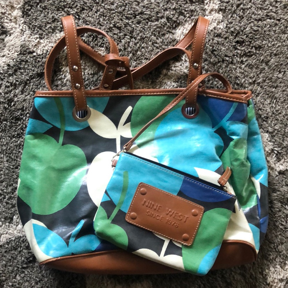 Ladies Nine West leather and platter handbag & clutch